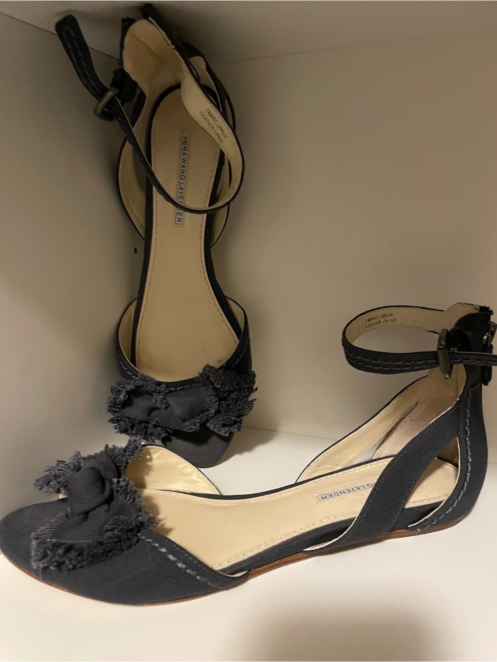Vera Wang Lavender Black Ankle-Strap Flat Sandals Size:10